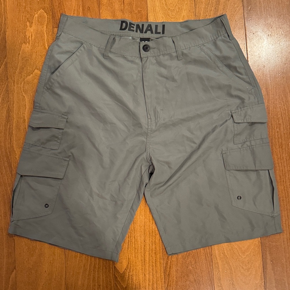 Denali Men's Cargo Shorts in Green